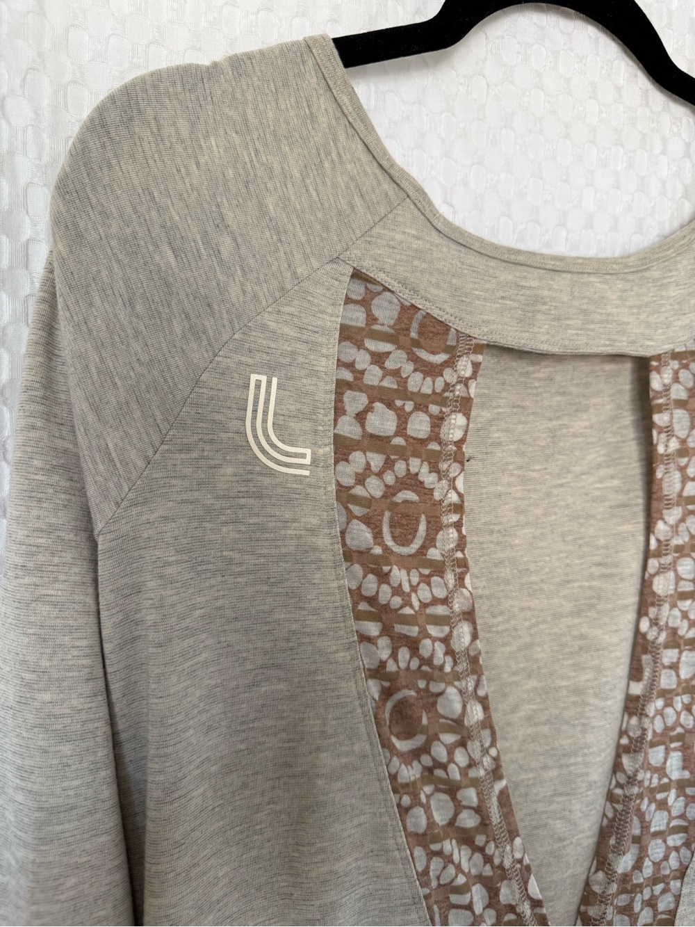 Lolë Open Back Yoga Top Small Greige Long Sleeve Stretch Athleisure Activewear - Picture 5 of 8